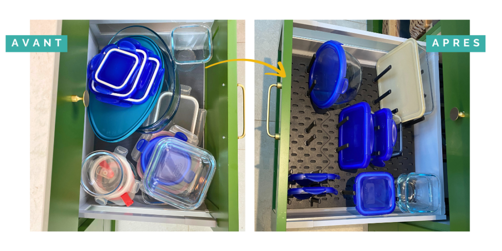 Transformation du rangement des boîtes alimentaires par Home Organizer Nantes - avant-après avec flèche jaune. Evolution d'un tiroir encombré vers un système de rangement vertical avec grille noire et boîtes bleues coordonnées, démontrant l'expertise d'organisation par HO BLANDINE pour une cuisine ordonnée et pratique.